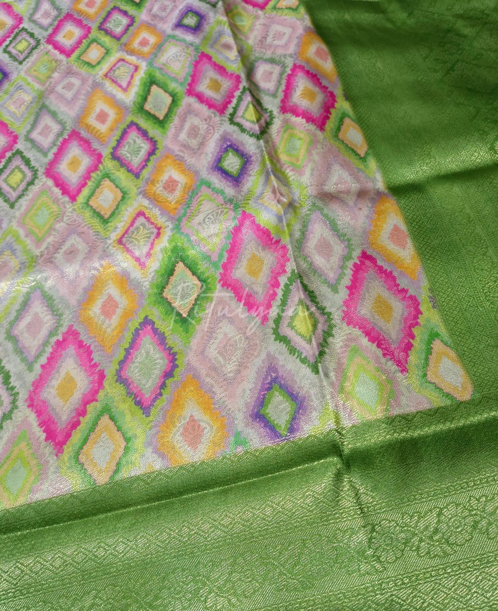 Patola Print Zari Weaving Saree With Contrast Green Border view 3